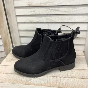 Boots Ankle Flats By Laundry  Size: 7.5