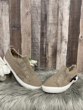 Shoes Flats By Corkys In Tan, Size: 11